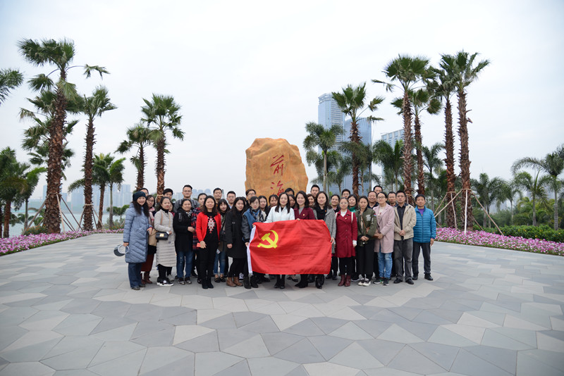 合影：《团圆全家福》