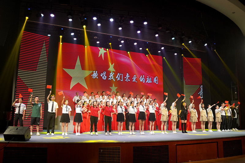 全体演职人员大合照_副本.jpg