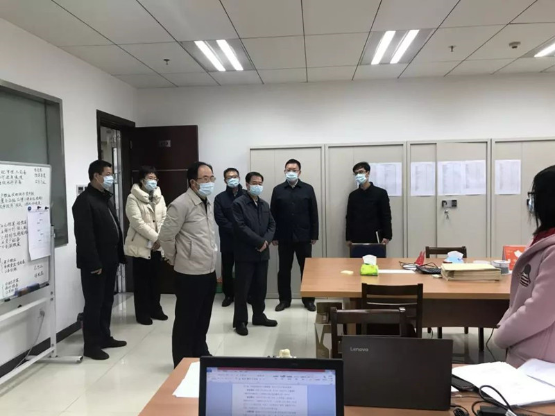 厅党组书记、厅长卢荣春检查厅机关疫情防控工作_副本.jpg