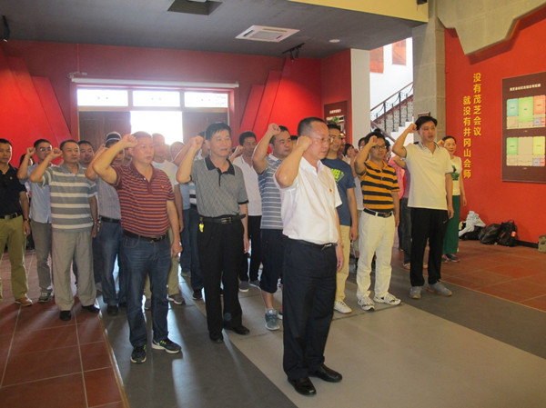 潮州市审计局联合审计厅审计组、县区审计机关组织到茂芝开展党日活动2.jpg