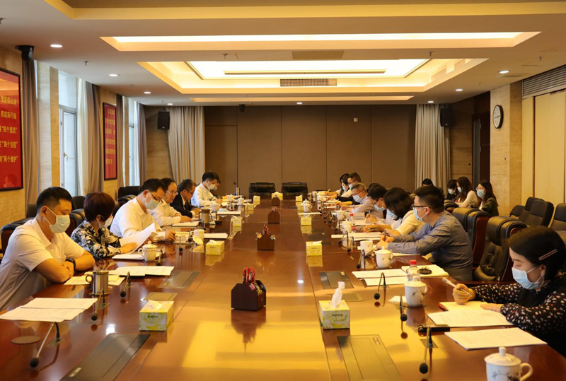 卢荣春厅长参加办公室党支部专题学习会带头领学党的十九届五中全会精神_副本.jpg