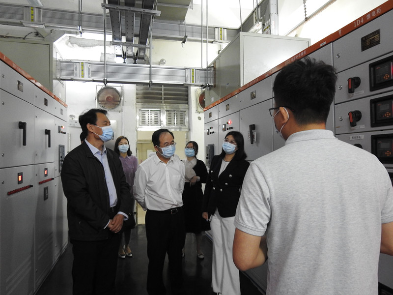 国管局验收组检查验收我厅“全国节约型公共机构示范单位”创建工作3_副本.jpg
