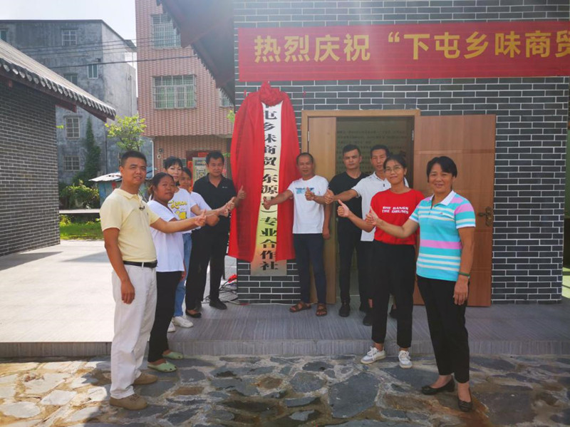 广东省审计厅驻村工作队扶贫攻坚纪事16_副本.jpg