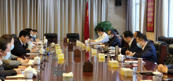 卢荣春厅长参加审计专员办党支部学习会议.png