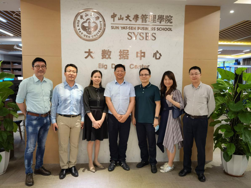 参观中山大学管理学院大数据中心_副本.png