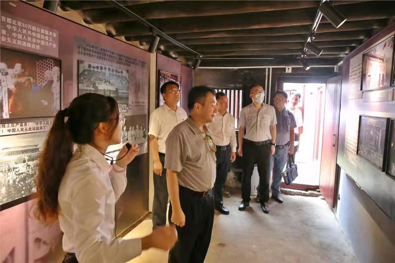 黄建勋一行来到阮啸仙故居参观见学，追寻先烈足迹，传承革命精神。.jpg