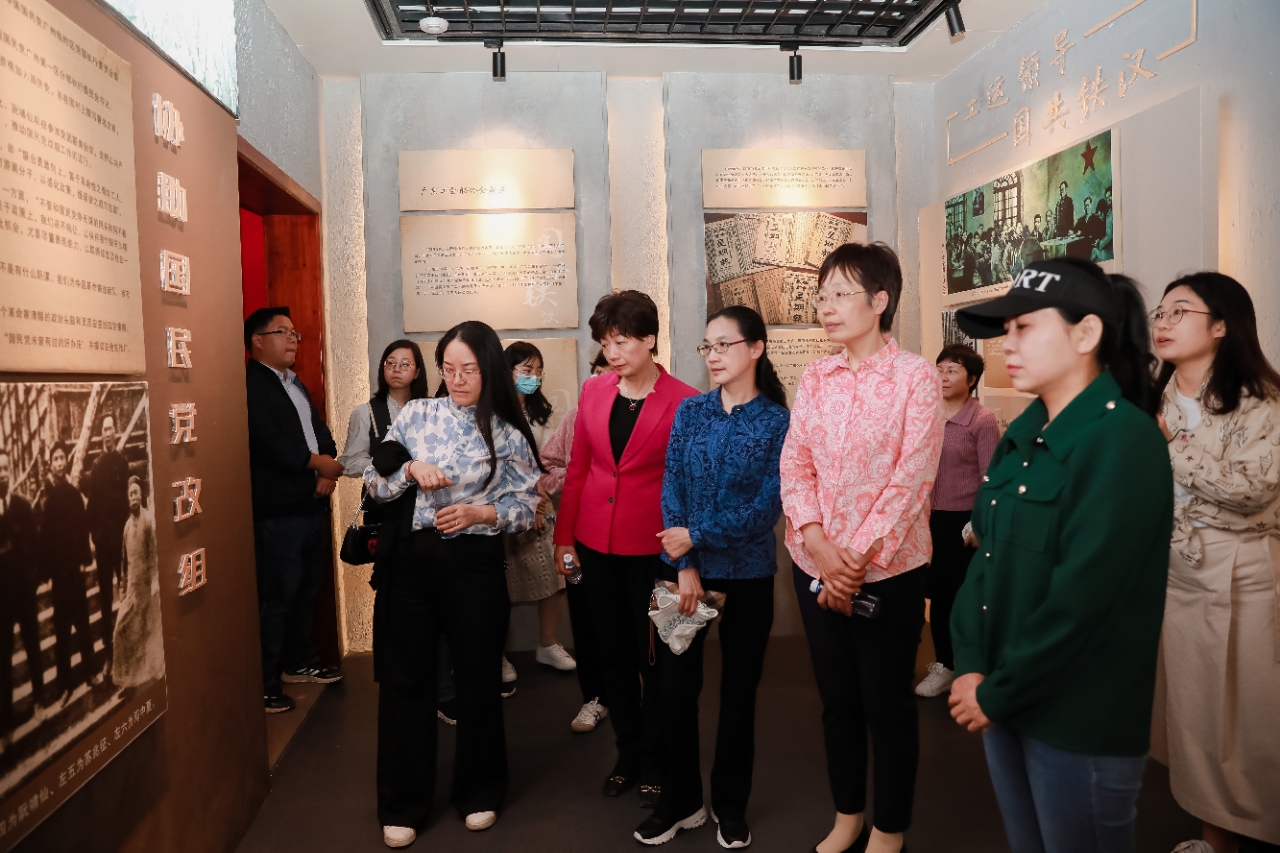 女干部职工在阮啸仙纪念馆参观学习.jpeg