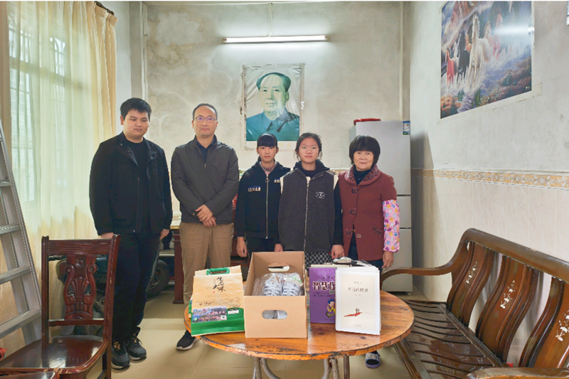 陈伟上门走访慰问困难群众