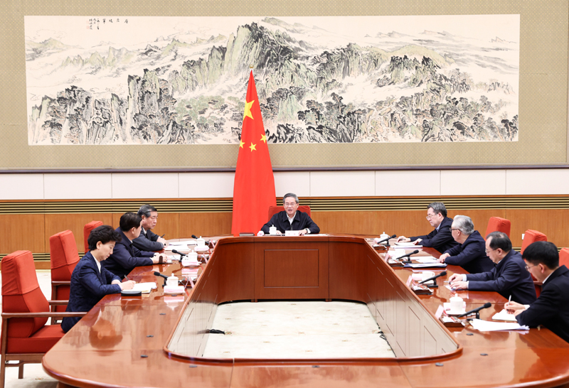 12月20日上午，国务院以“打造市场化法治化国际化一流营商环境，持续激发市场活力和社会创造力”为主题，进行第五次专题学习。国务院总理李强主持专题学习。