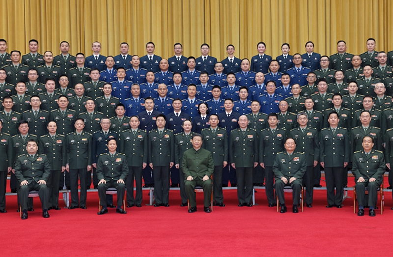 3月18日至21日，中共中央总书记、国家主席、中央军委主席习近平在湖南考察。这是20日上午，习近平在长沙亲切接见驻长沙部队上校以上领导干部，代表党中央和中央军委向驻长沙部队全体官兵致以诚挚问候。