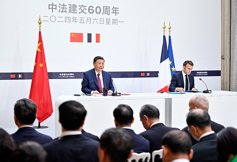当地时间5月6日下午，国家主席习近平在巴黎爱丽舍宫同法国总统马克龙会谈后共同会见记者。