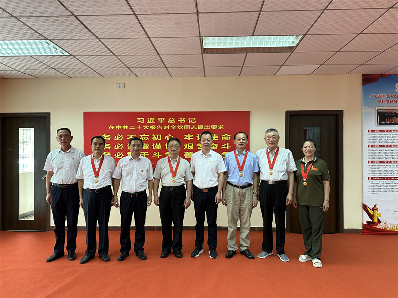 省审计厅举行“光荣在党50年”纪念章颁发仪式