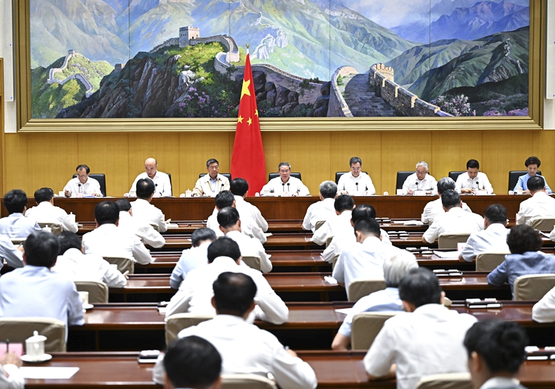 国务院总理李强8月16日主持召开国务院第五次全体会议