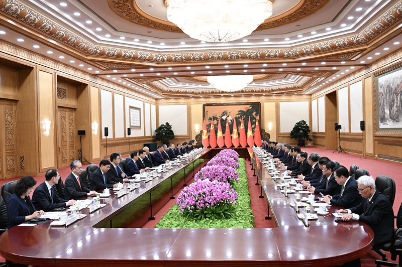 8月19日，中共中央总书记、国家主席习近平在北京人民大会堂同来华进行国事访问的越共中央总书记、国家主席苏林举行会谈。