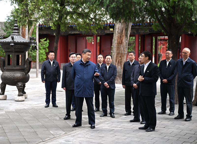 9月10日至13日，中共中央总书记、国家主席、中央军委主席习近平在甘肃考察。这是10日下午，习近平在天水市全国重点文物保护单位伏羲庙考察。