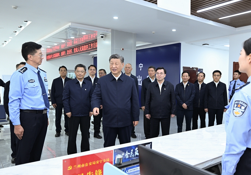 9月10日至13日，中共中央总书记、国家主席、中央军委主席习近平在甘肃考察。这是11日下午，习近平在兰州市公安局安宁分局刘家堡派出所考察。