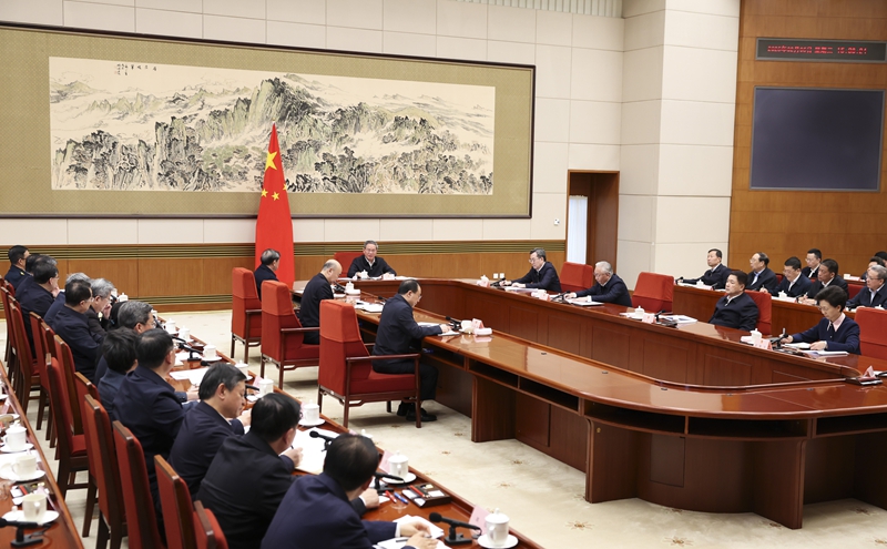 2月5日，国务院总理李强主持召开国务院第七次全体会议，讨论拟提请十四届全国人大三次会议审议的政府工作报告，并对做好开年工作进行动员。